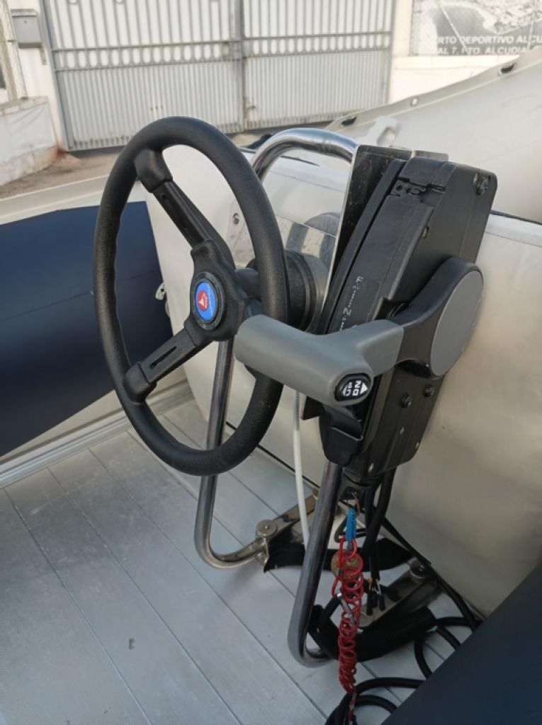 Embarcación neumática de 4m Semirrígida Fueraborda Honda 30hp incl. Remolque