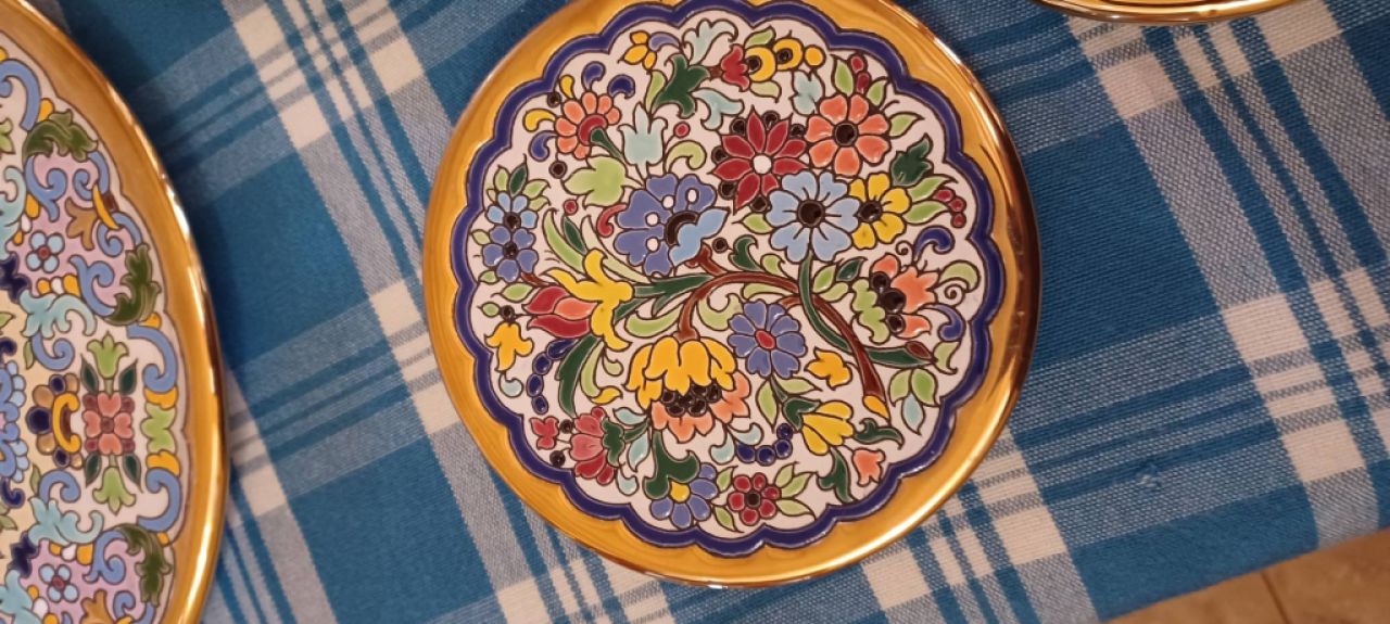 6 Platos decoración con oro.