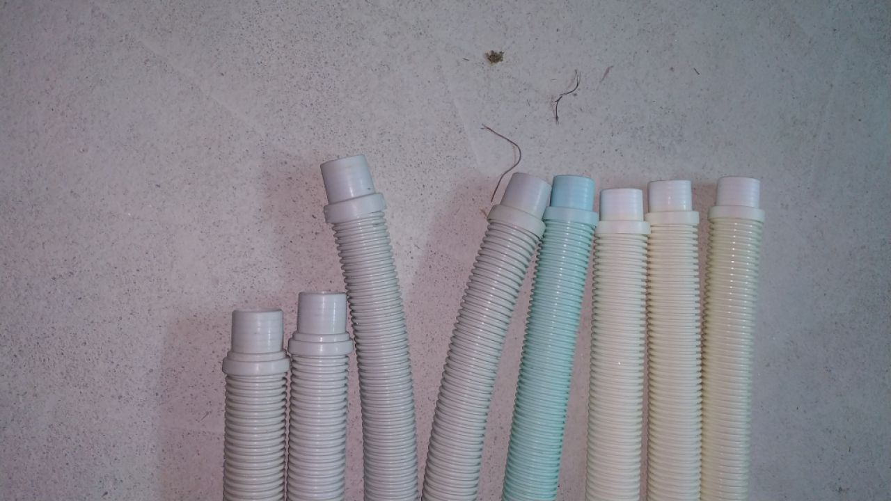 8 Stk. Schläuche zu Poolroboter siehe Fotos