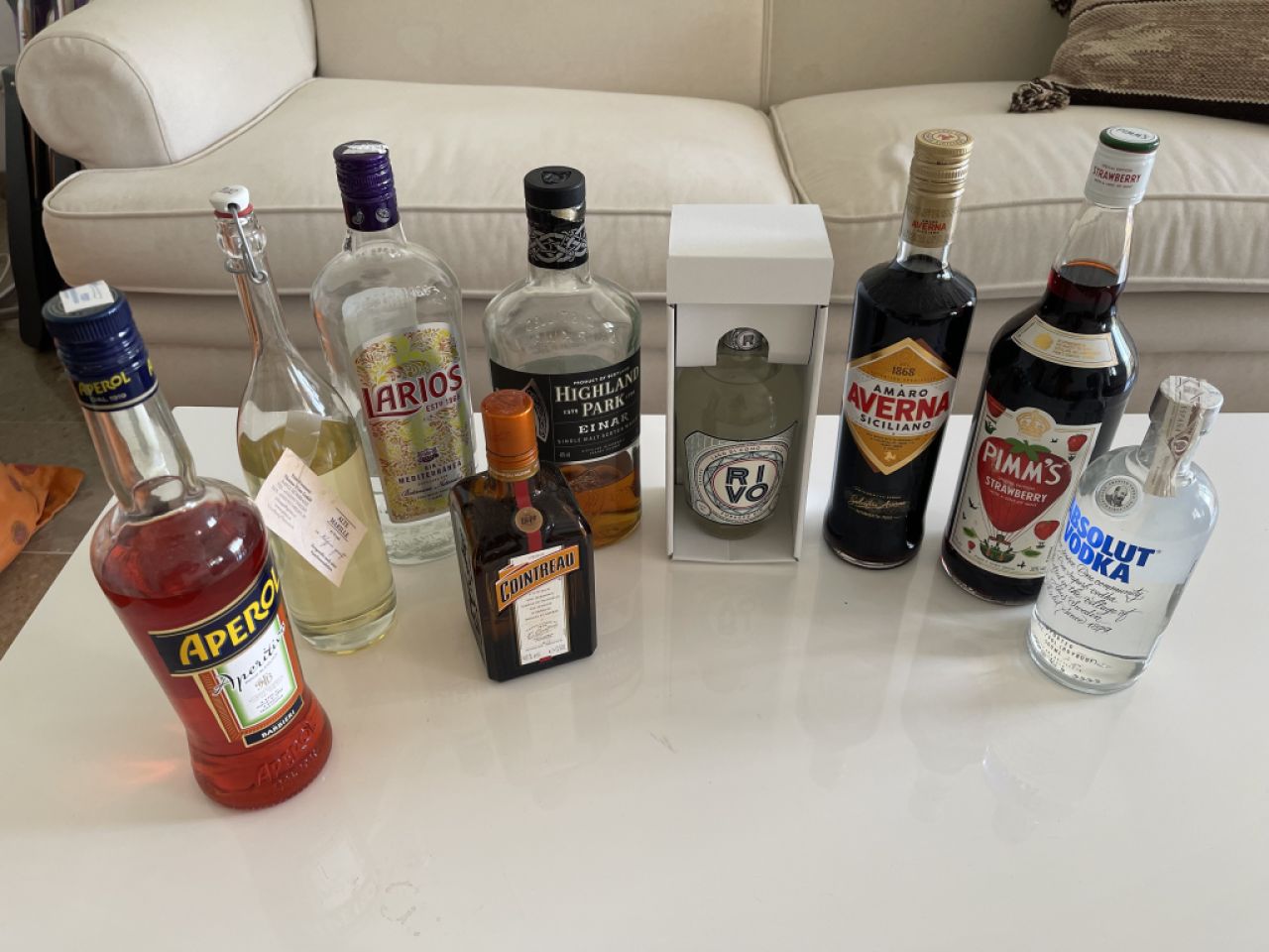 9 Flaschen Spirituosen