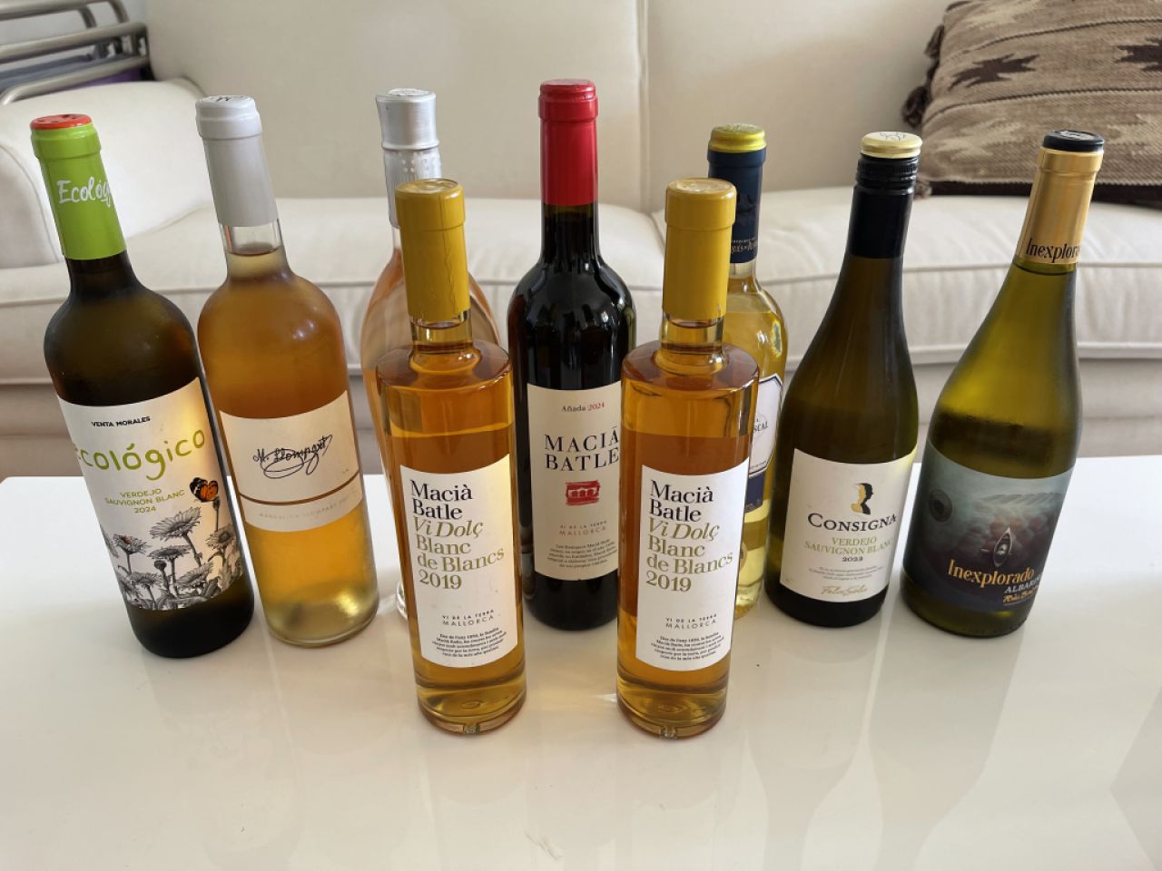 9 Flaschen Wein/rot/weiß/rosé/Dessertwein