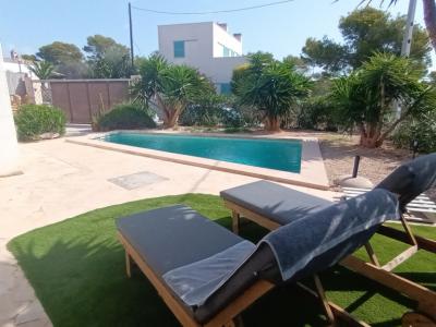 AB JUNI 27; Chalet mit Garten, Pool und Fussbodenheizung in Cala LLombards -- CH 87