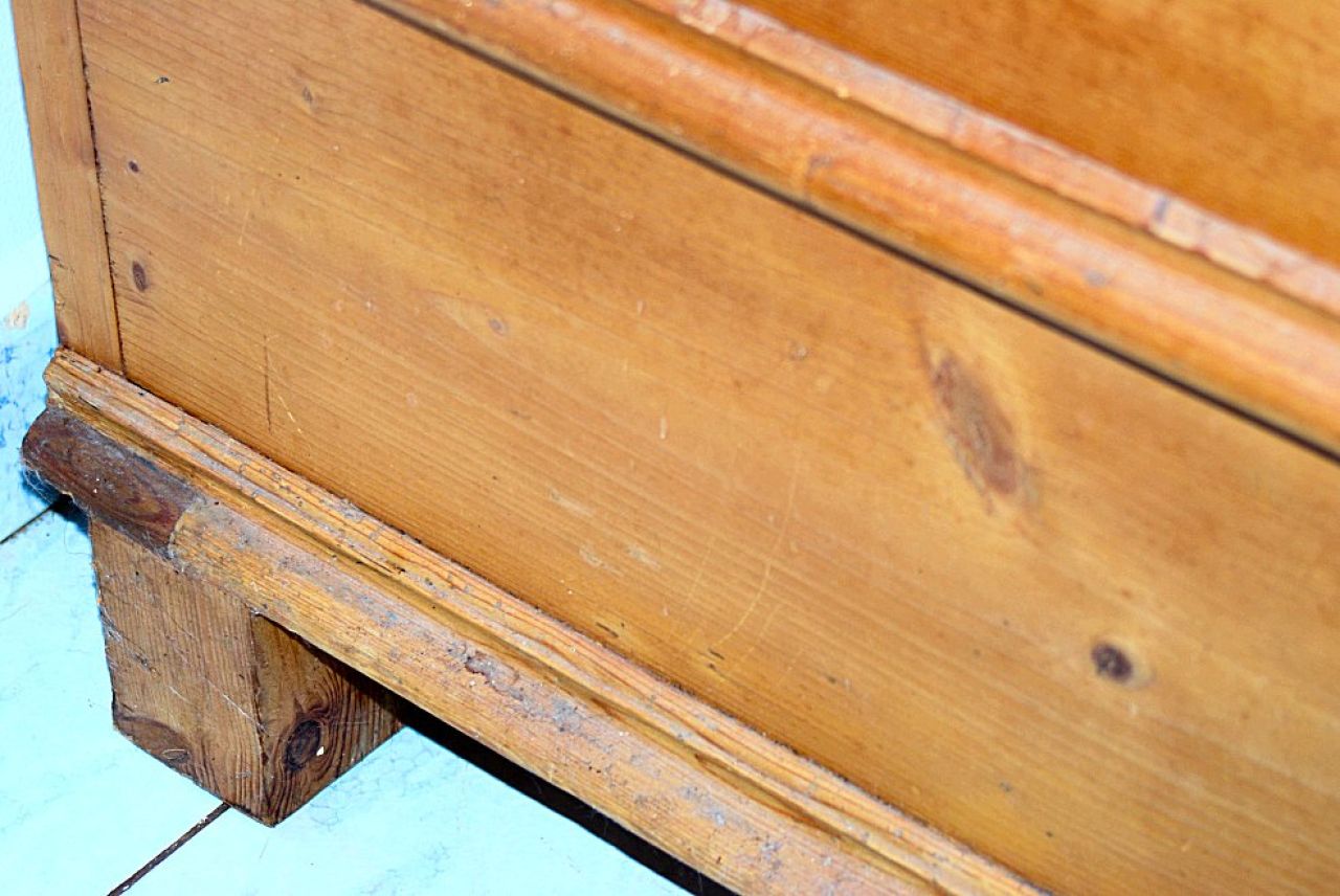 old farmer's display cabinet - spruce/larch