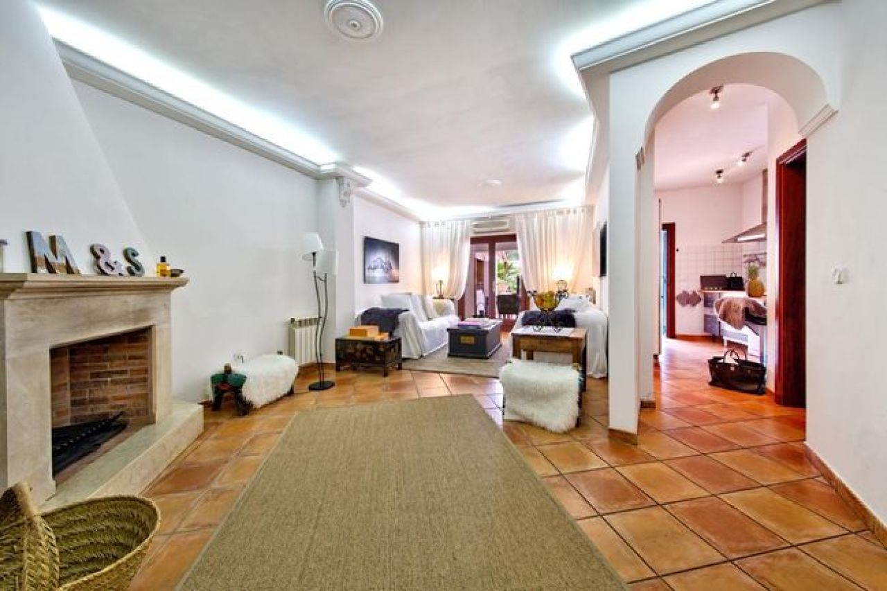 Andratx-Kurzzeitvermietung für 1 bis 2 Monate - Stadthaus mit Pool.