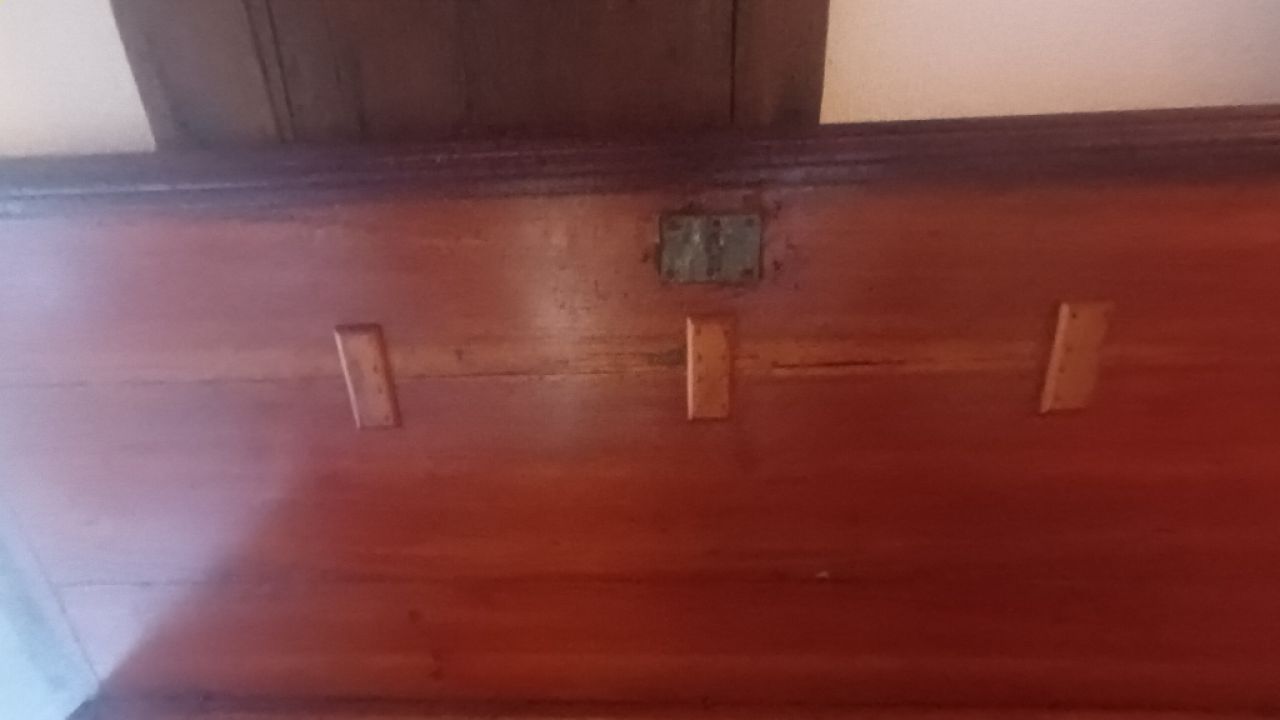 Cajonera de madera antigua - Cofre