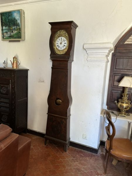 Reloj de pie antiguo mallorquín de madera, mecánico con movimiento de campanas y péndulo para dar cuerda