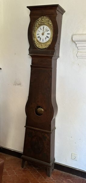 Reloj de pie antiguo mallorquín de madera, mecánico con movimiento de campanas y péndulo para dar cuerda