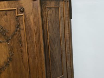 Armario de esquina antiguo en nogal, Louis Seize