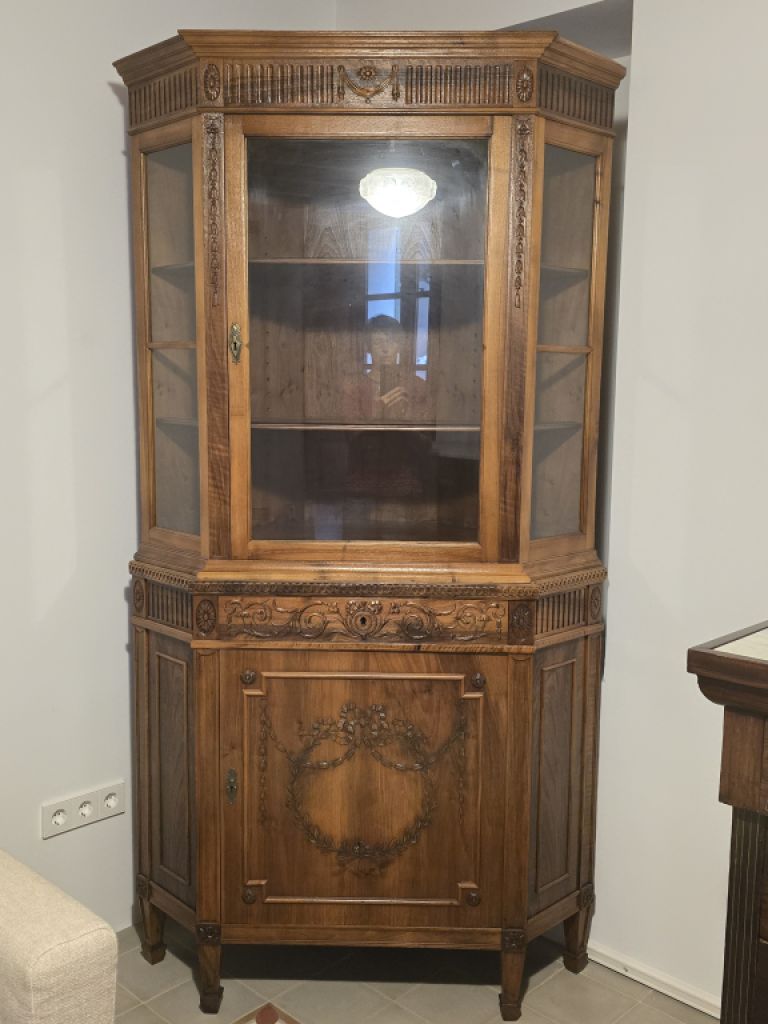 Armario de esquina antiguo en nogal, Louis Seize