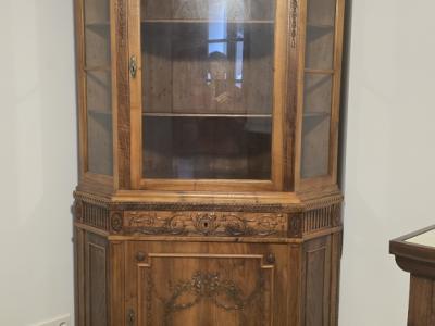 Armario de esquina antiguo en nogal, Louis Seize