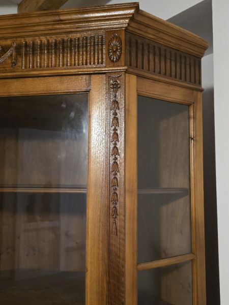 Armario de esquina antiguo en nogal, Louis Seize