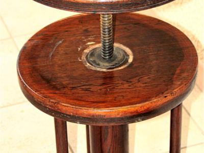 Antique piano stool (circa 1900) – Solid oak – Spindle in perfect condition