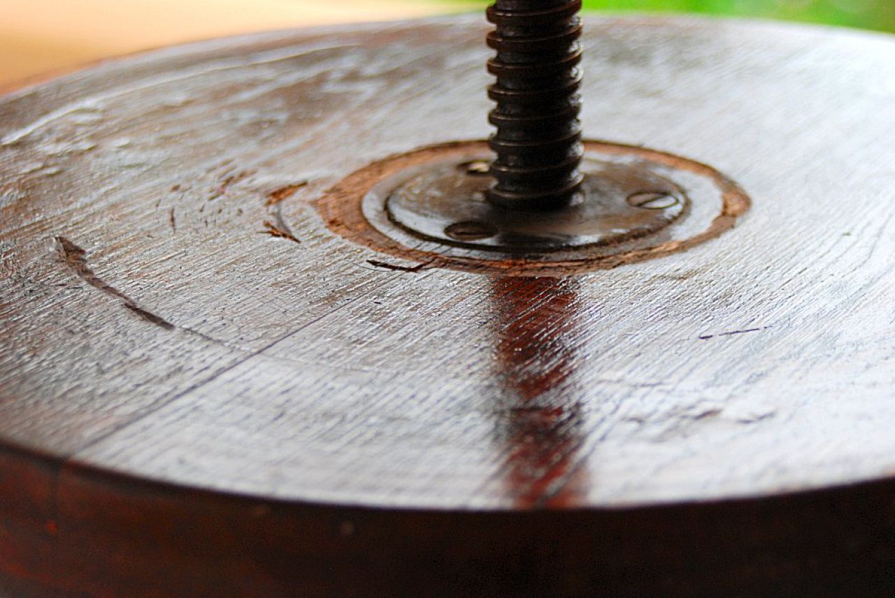 Antique piano stool (circa 1900) – Solid oak – Spindle in perfect condition
