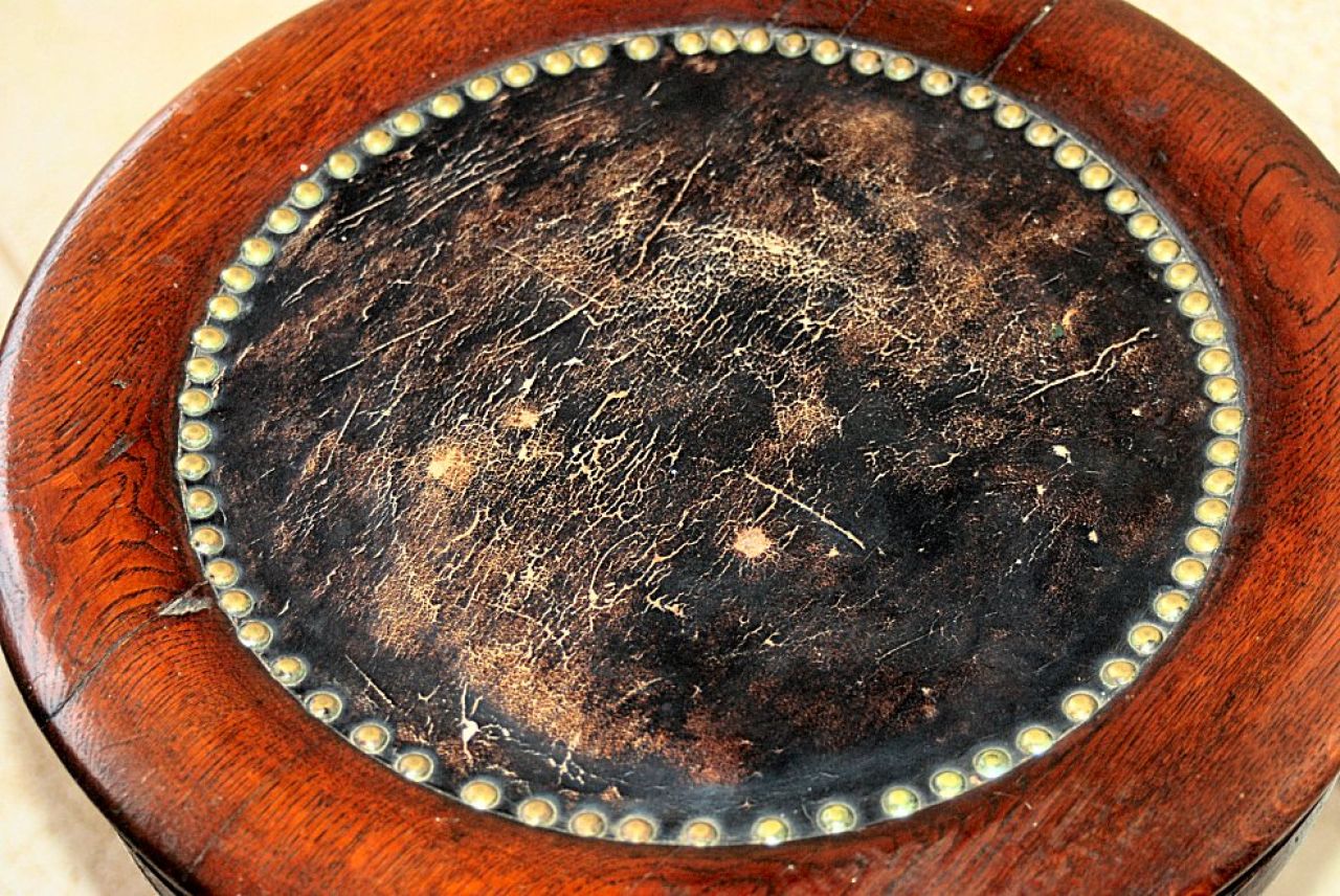 Antique piano stool (circa 1900) – Solid oak – Spindle in perfect condition