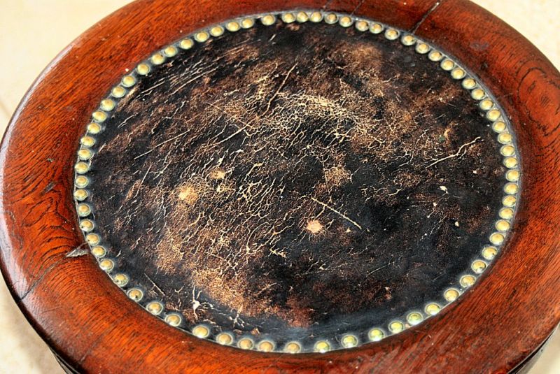 Antique piano stool (circa 1900) – Solid oak – Spindle in perfect condition