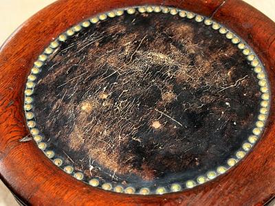 Antique piano stool (circa 1900) – Solid oak – Spindle in perfect condition