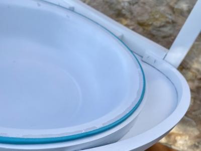 Antiker Waschtisch mit Schüssel und Kanne. Dekoratives Unikat!