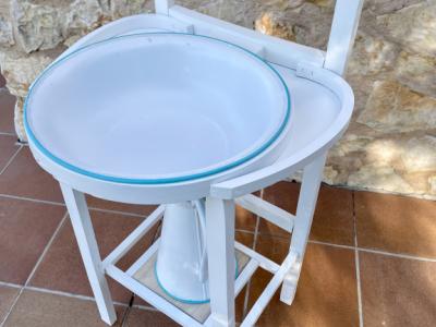 Antiker Waschtisch mit Schüssel und Kanne. Dekoratives Unikat!