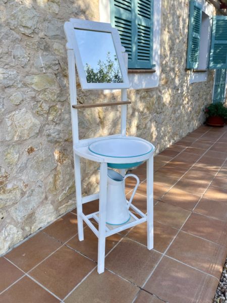 Antiker Waschtisch mit Schüssel und Kanne. Dekoratives Unikat!