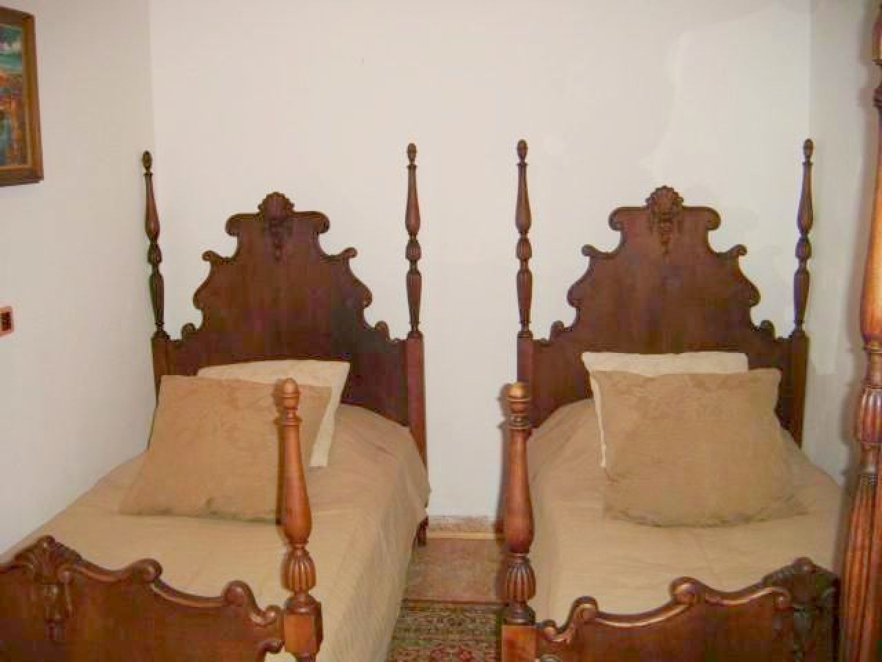 Dormitorio antiguo completo 2 camas Armario Tocador Mesita de noche Espejo