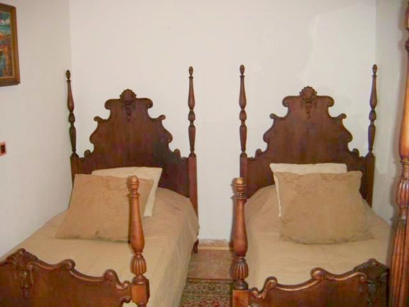 Antikes Schlafzimmer komplett 2 Betten Schrank Kommode Nachttisch Spiegel