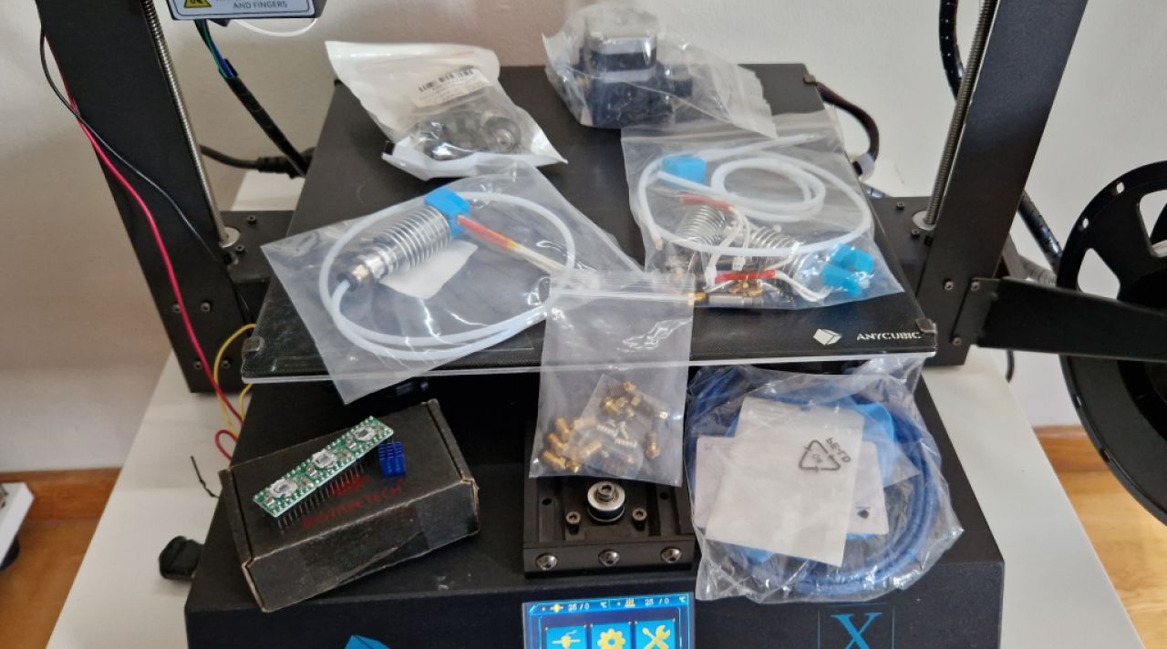 Anycubic Mega X - Impresora 3D con accesorios y filamento