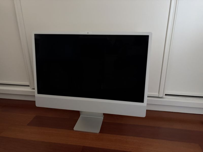 Apple iMac 24” (2021) – 8GB RAM, 256GB SSD – Excelente estado