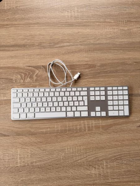 Teclado Apple USB con teclado numérico - (disposición QWERTZ alemana)