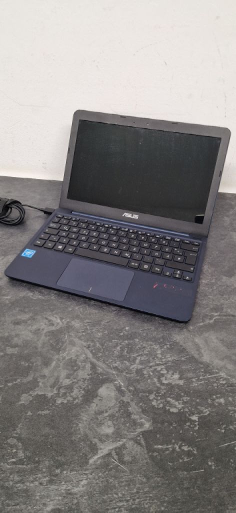 Asus EeePC Netbook Minu Notebook, funcional, 11" CPU Intel