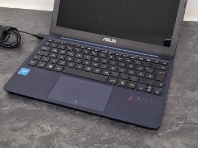 Asus EeePC Netbook Minu Notebook, funcional, 11" CPU Intel