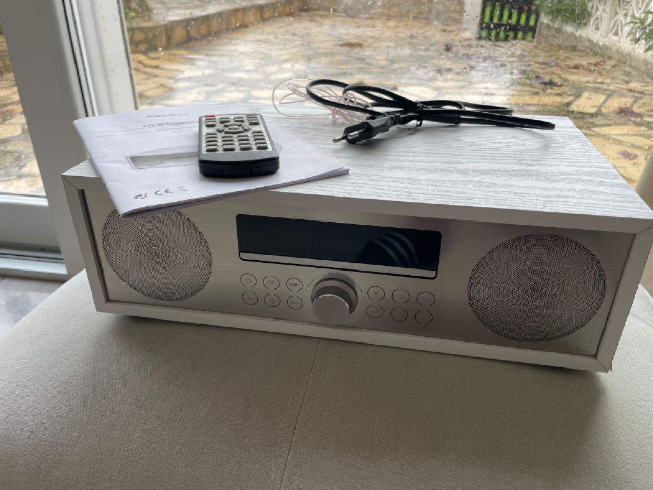 Audio Affairs CD-Mikroanlage mit Radio und Fernbedienung.