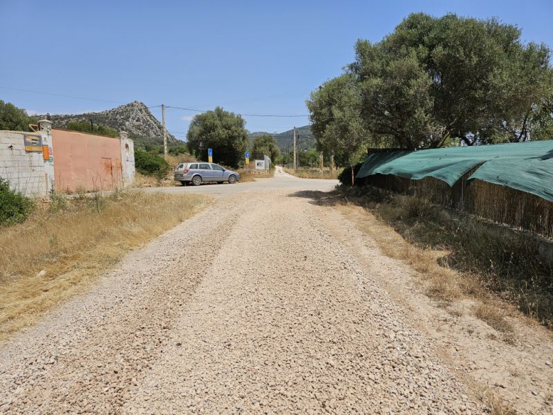 Ausbesserung ländlicher Wege mit feinem Kies