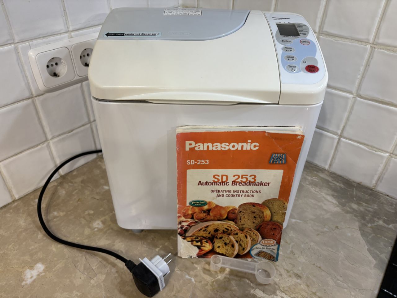 Automatische Brotbackmaschine mit Rosinen-/Nussdosierer