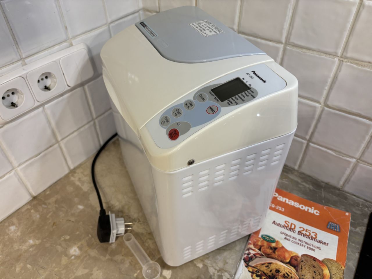 Automatische Brotbackmaschine mit Rosinen-/Nussdosierer