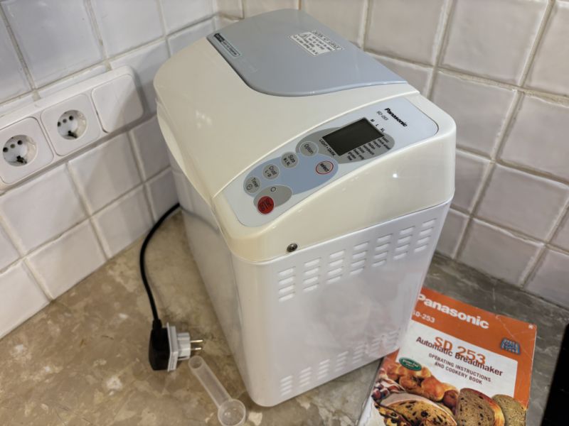 Automatische Brotbackmaschine mit Rosinen-/Nussdosierer