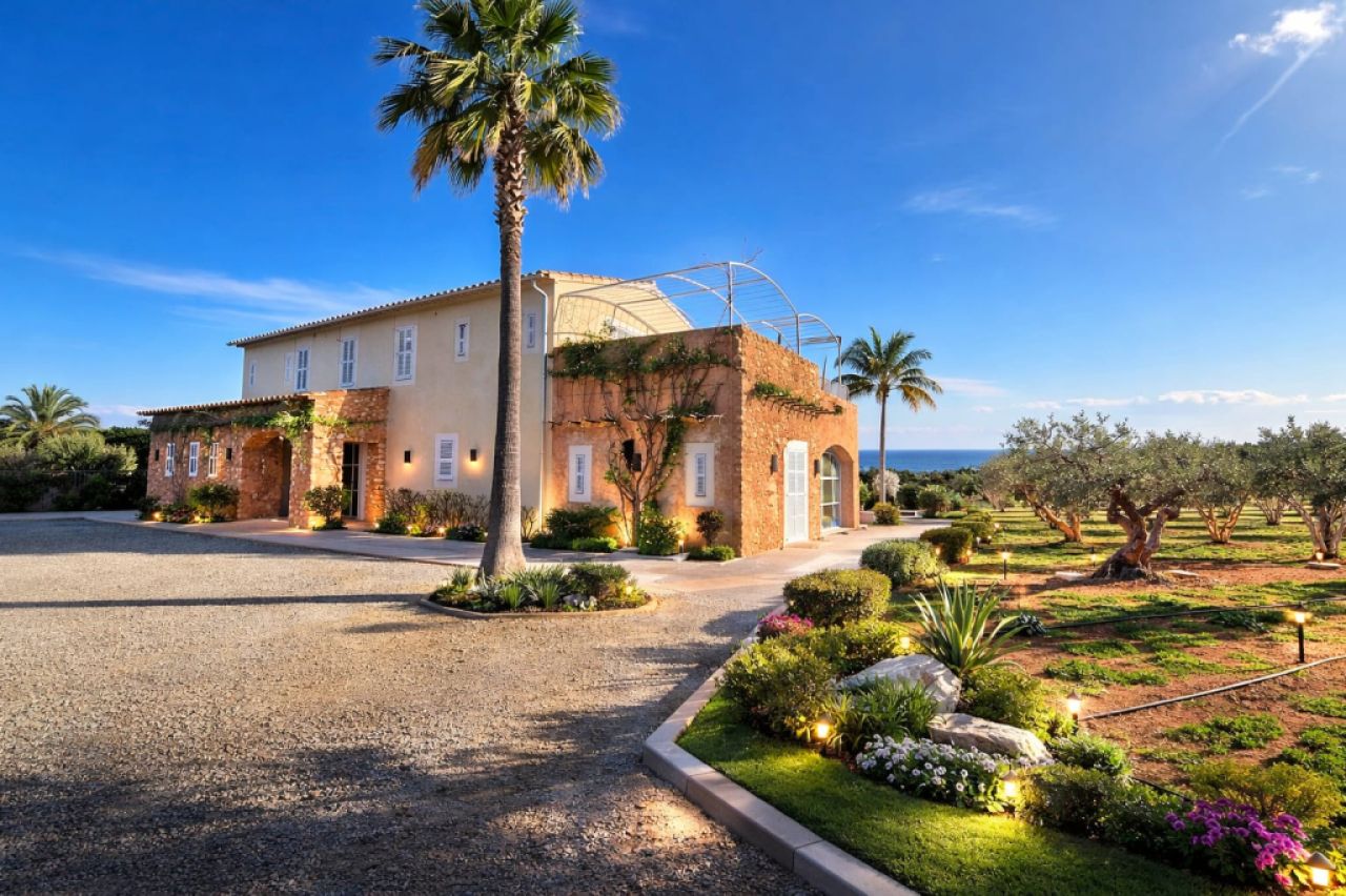 Avantgarde und Natur: Luxusvilla mit Panoramablick zwischen Porto Colom und Manacor