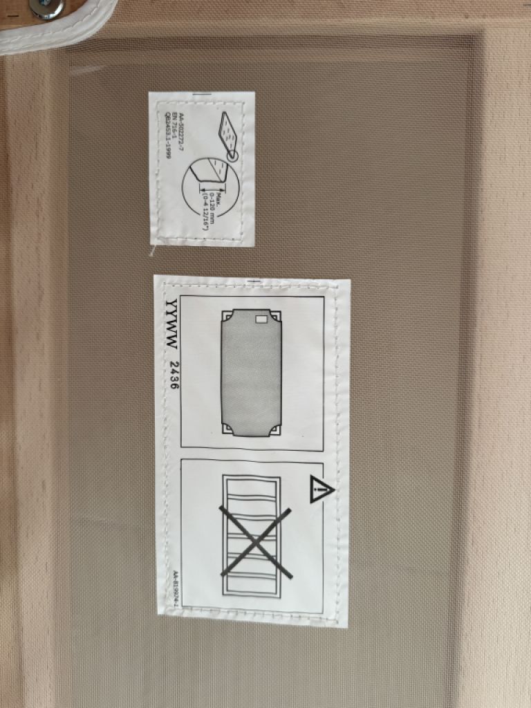 Cuna, colchón y chinchorera para bebé