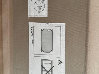 Cuna, colchón y chinchorera para bebé