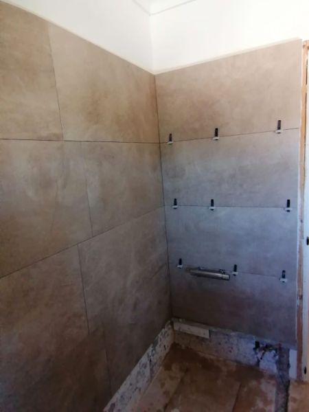 Construcción, forro de piedras etcc