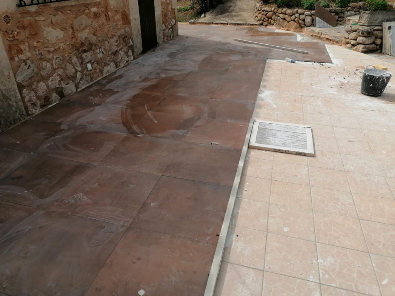 Construcción, forro de piedras etcc