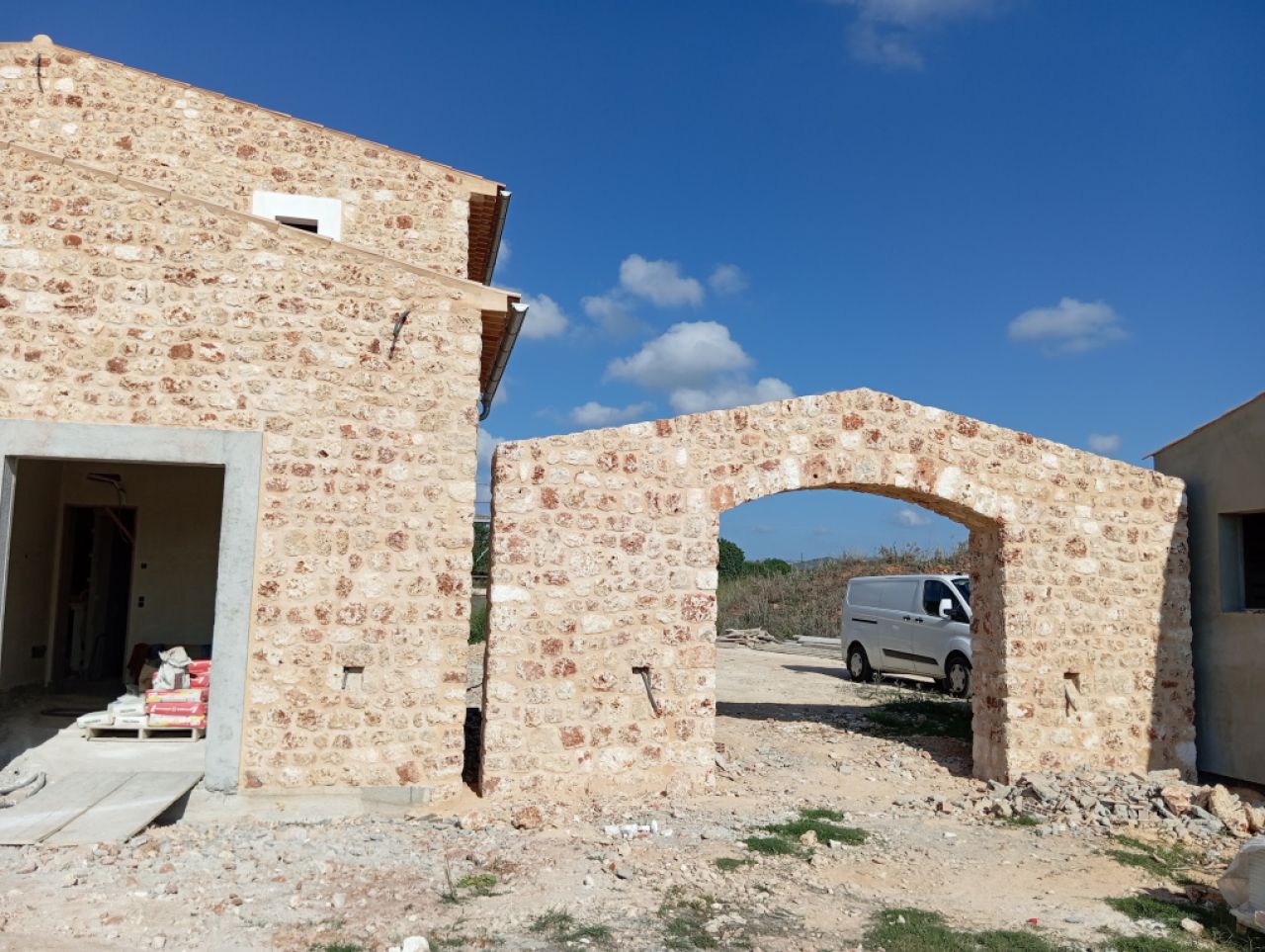 Construcción y reformas en general.