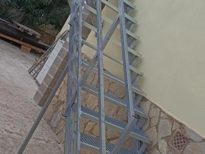 Bauwesen Zimmermannsdecken aus Holz und Aluminium