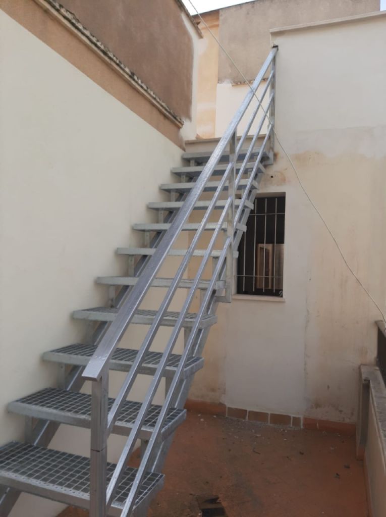 Bauwesen Zimmermannsdecken aus Holz und Aluminium