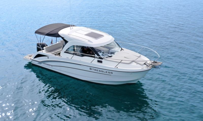 Beneteau Antares 8.0B Motorboot mit Liegeplatz Übernahme
