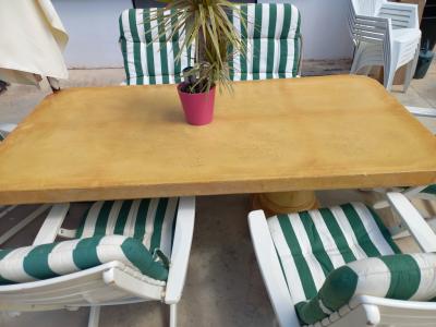 Beton Tisch beige  2 m x 1 m, Höhe 73 cm, Platte 8 cm dick