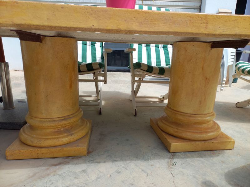 Beton Tisch beige  2 m x 1 m, Höhe 73 cm, Platte 8 cm dick