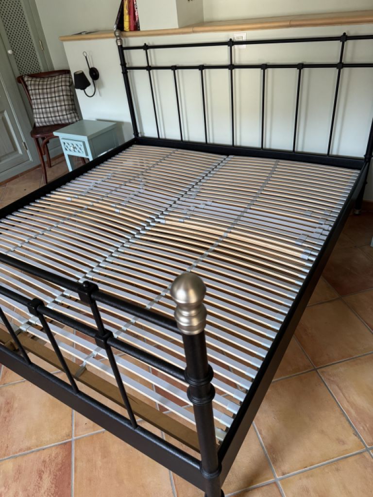Cama de metal 1,80x2,00m con somier