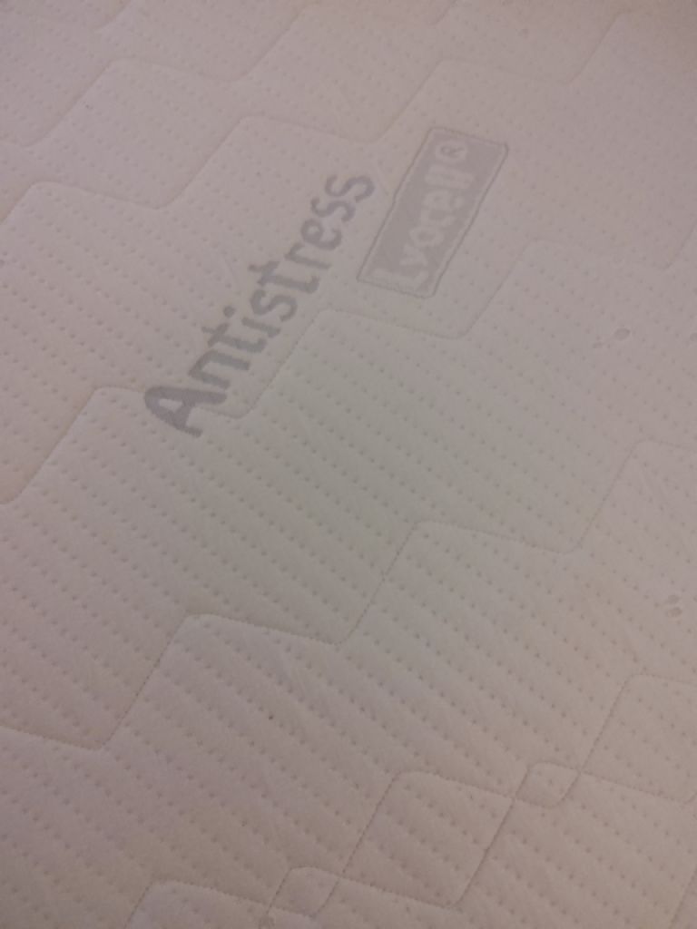 Cama con colchón 90 x 190