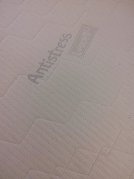 Cama con colchón 90 x 190