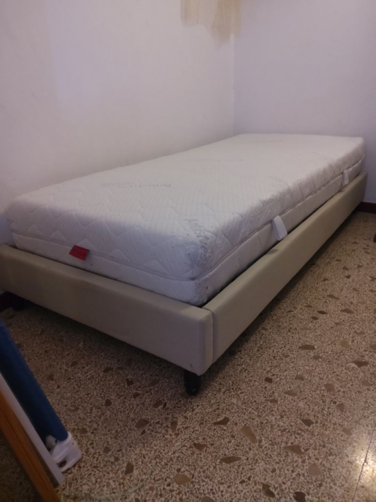 Cama con colchón 90 x 190